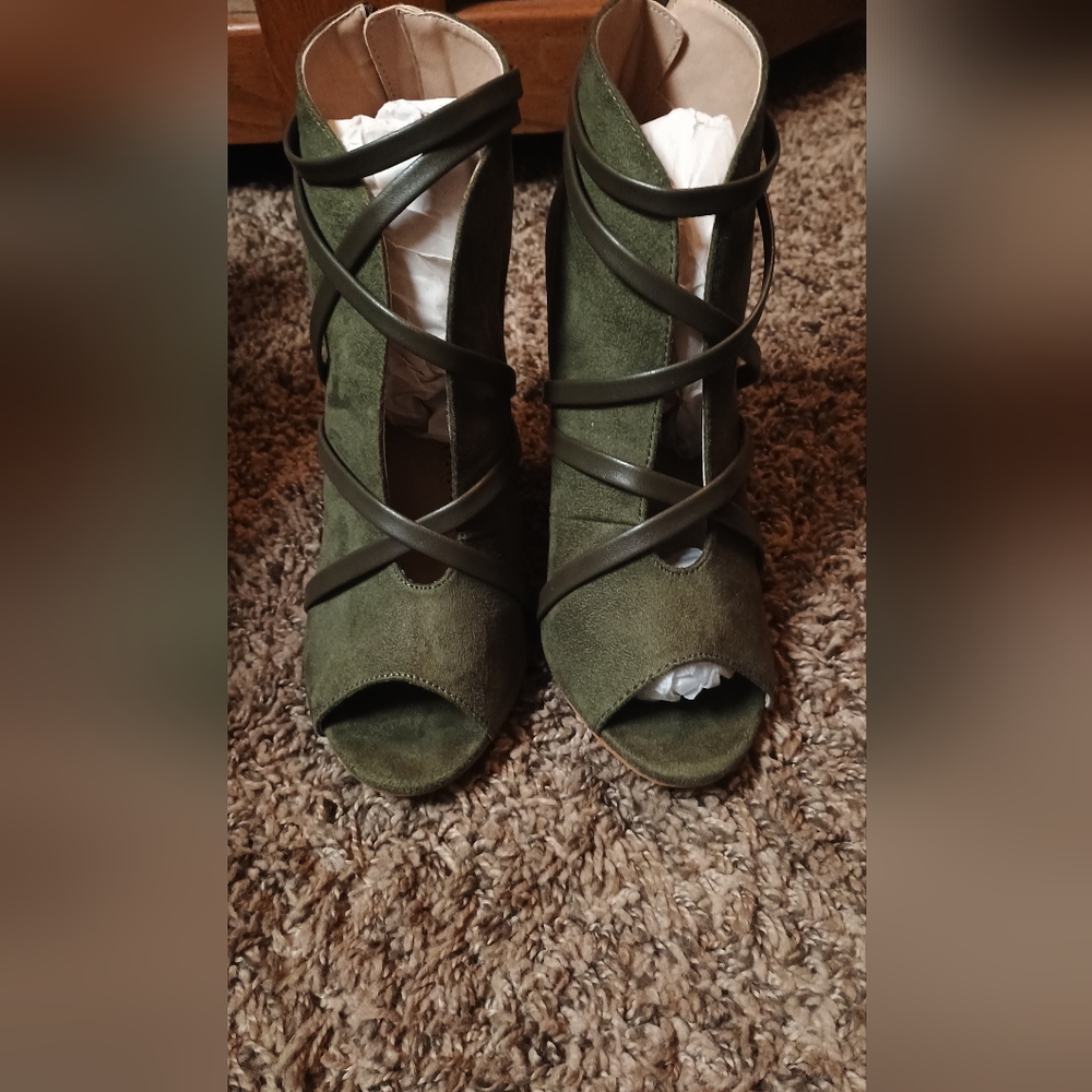 Elegant Green Women's Heels
